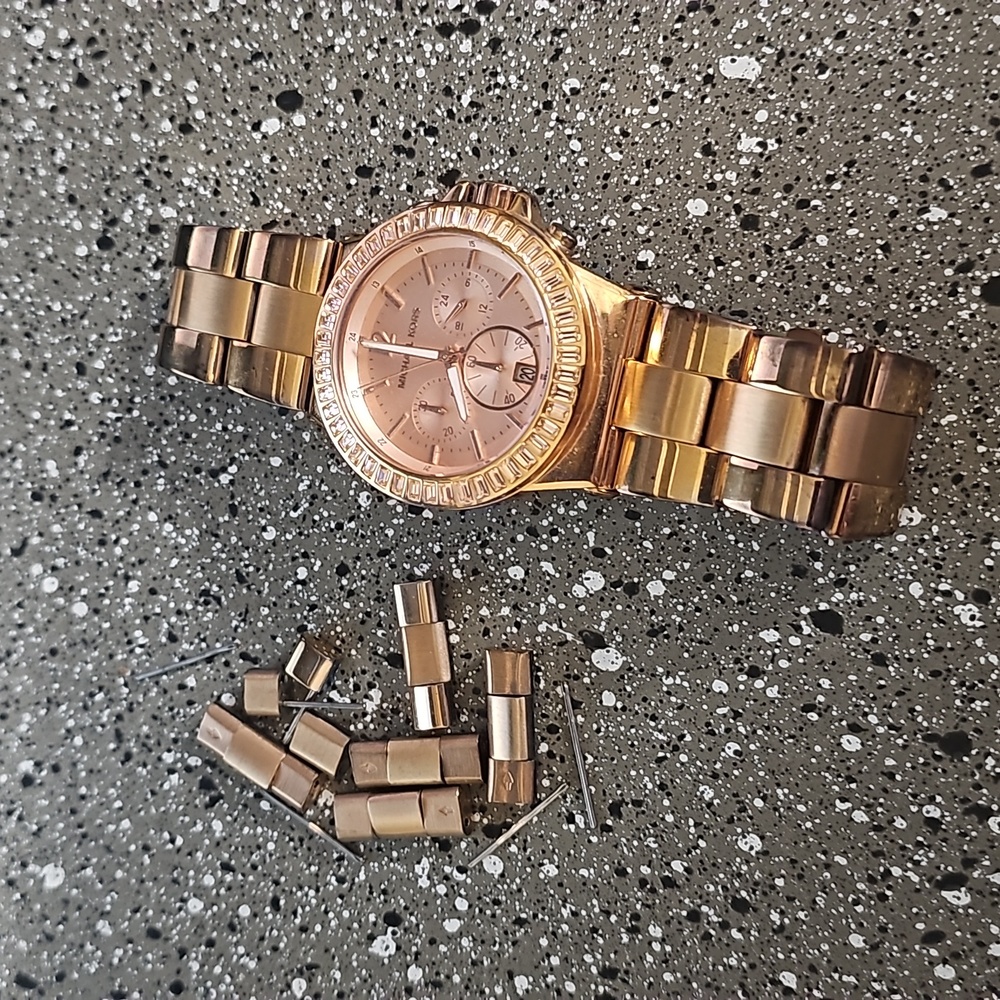 Lady's wristwatch in rose gold